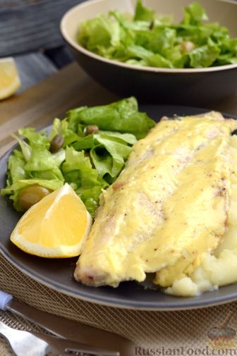 Фото приготовления рецепта: Рыба, запечённая в сливочном соусе с горчицей, соком лимона и чесноком - шаг №10