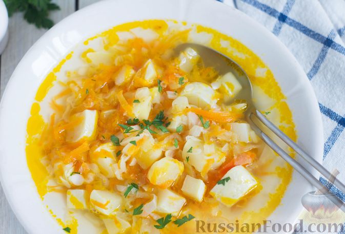 Фото приготовления рецепта: Овощной суп с патиссоном и капустой - шаг №10