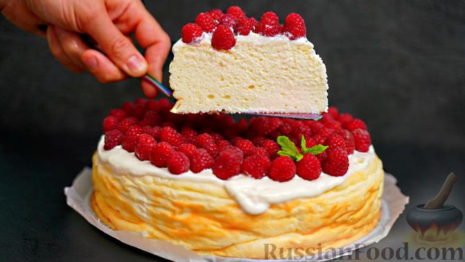 Фото приготовления рецепта: Творожный десерт с малиной, без муки и масла - шаг №7