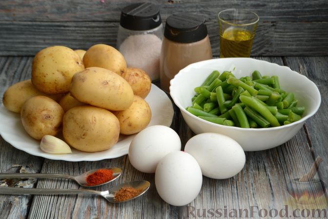 Фото приготовления рецепта: Жареная картошка со стручковой фасолью и яйцами - шаг №1