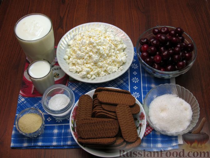 Фото приготовления рецепта: Творожно-йогуртовый торт с вишней и печеньем (без выпечки) - шаг №1