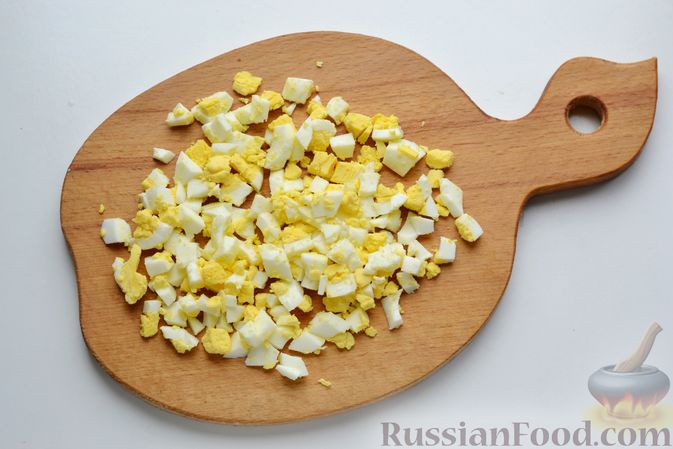 Фото приготовления рецепта: Овощной суп со стручковой фасолью и варёными яйцами - шаг №3