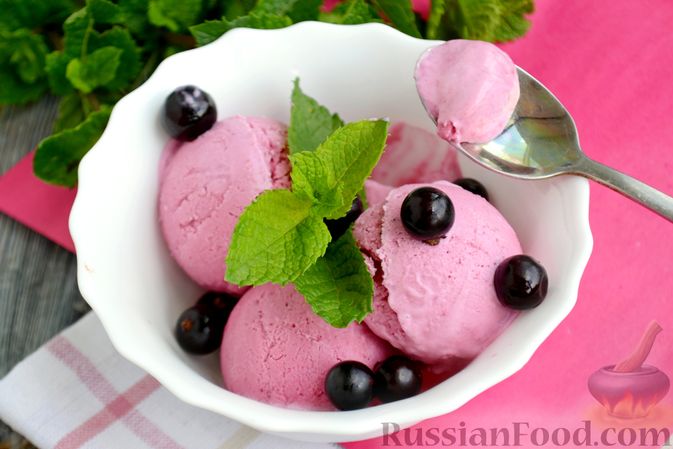 Фото к рецепту: Мороженое из сливок и смородины