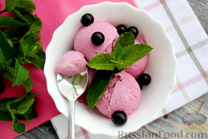 Фото приготовления рецепта: Мороженое из сливок и смородины - шаг №17