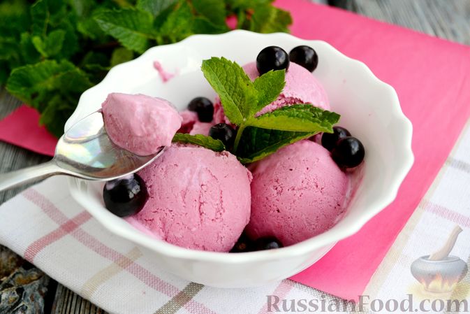 Фото приготовления рецепта: Мороженое из сливок и смородины - шаг №18