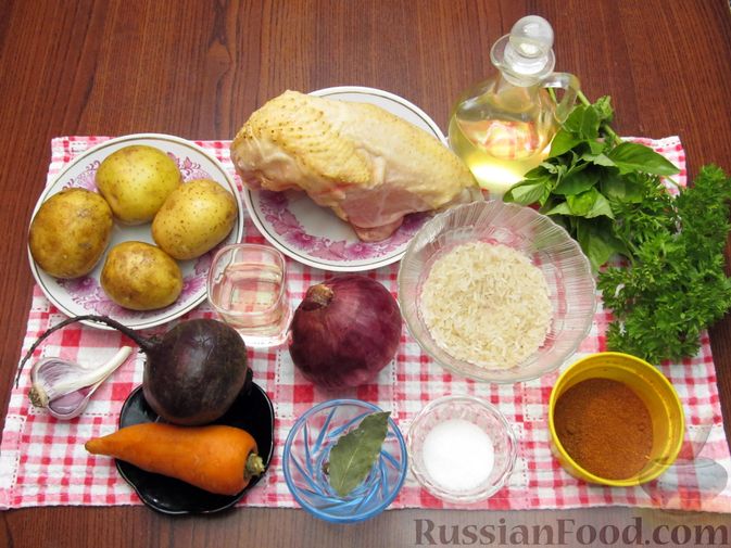 Фото приготовления рецепта: Суп с курицей, свеклой и рисом - шаг №1