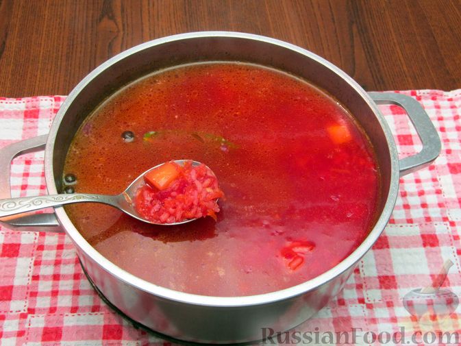 Фото приготовления рецепта: Суп с курицей, свеклой и рисом - шаг №21