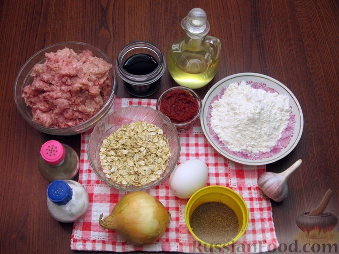 Фото приготовления рецепта: Мясные котлеты с овсяными хлопьями и соевым соусом - шаг №1