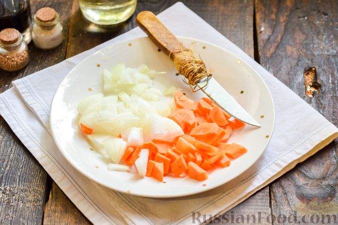 Фото приготовления рецепта: Фунчоза  с курицей, овощами и стручковой фасолью - шаг №2