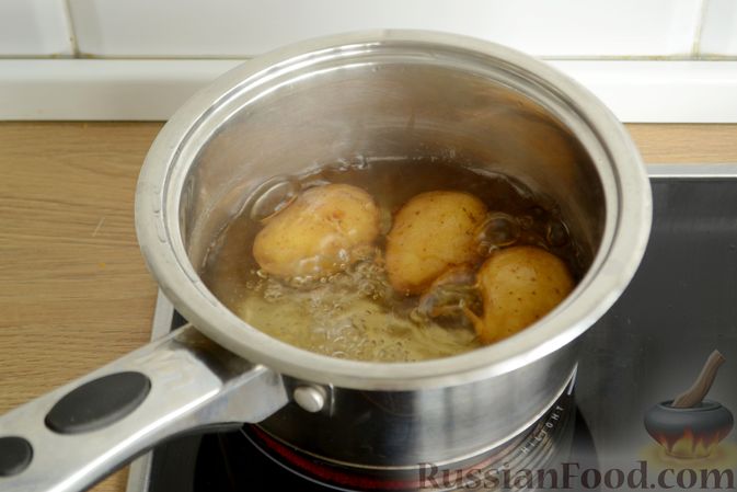 Фото приготовления рецепта: Салат "Гнездо глухаря" с копчёной курицей - шаг №3
