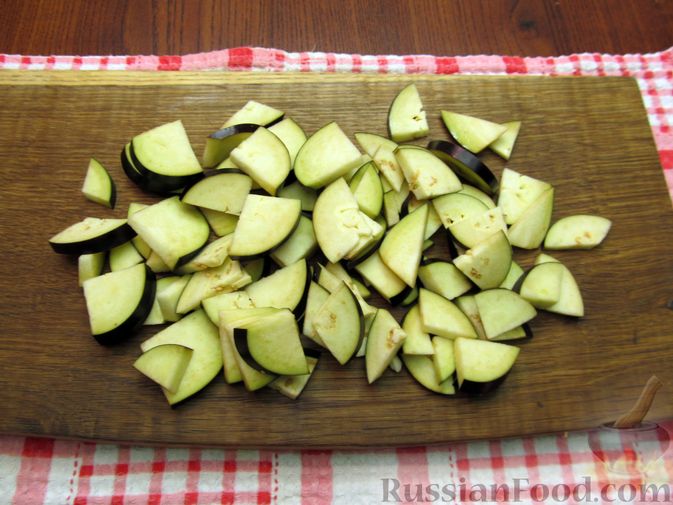 Фото приготовления рецепта: Шакшука с баклажанами и лимонной цедрой - шаг №6