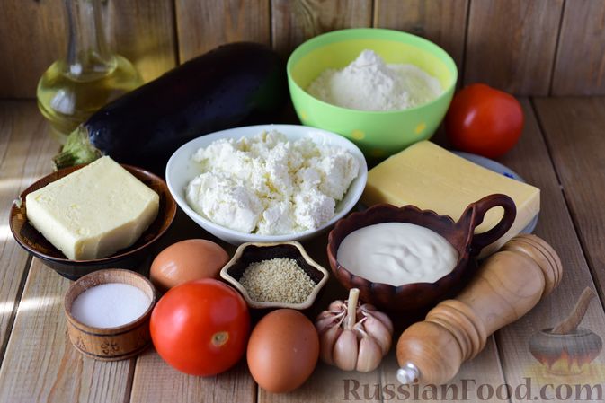 Фото приготовления рецепта: Киш с творожно-сырной начинкой, баклажанами и помидорами - шаг №1