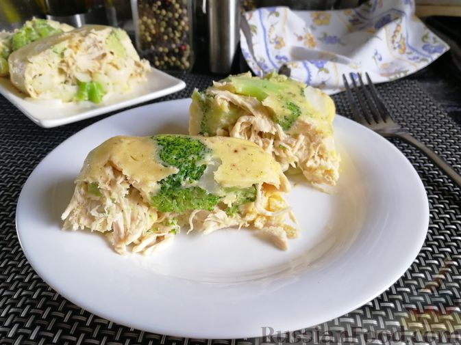 Фото приготовления рецепта: Запеканка из курицы и брокколи, в сливочно-яичной заливке - шаг №9