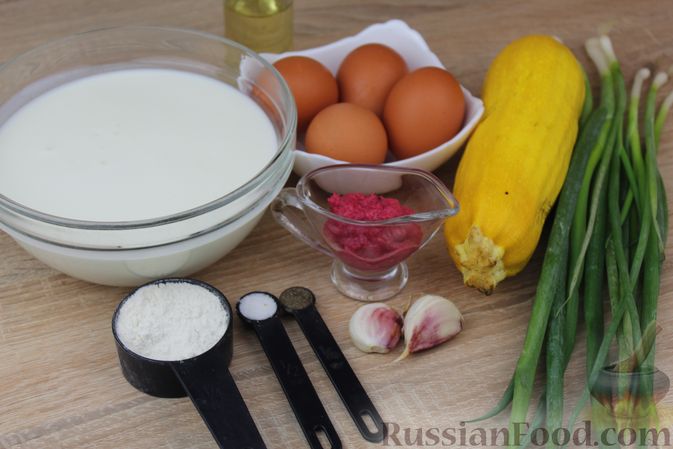 Фото приготовления рецепта: Холодный суп с цукини, омлетом и кефиром - шаг №1