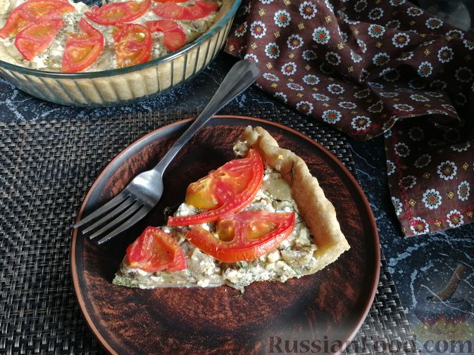 Фото к рецепту: Открытый пирог с  баклажанами, помидором и брынзой