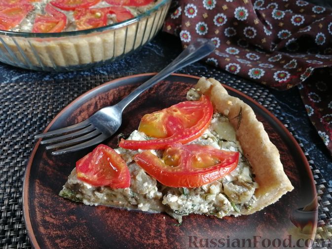 Фото приготовления рецепта: Открытый пирог с  баклажанами, помидором и брынзой - шаг №17