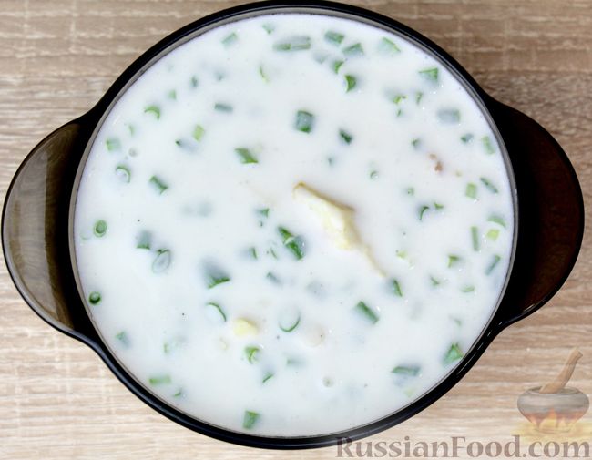 Фото приготовления рецепта: Холодный суп с цукини, омлетом и кефиром - шаг №12