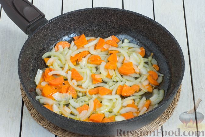Фото приготовления рецепта: Овощное рагу с баклажанами, кабачками и чечевицей - шаг №3