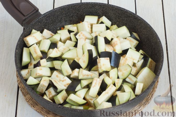 Фото приготовления рецепта: Овощное рагу с баклажанами, кабачками и чечевицей - шаг №5