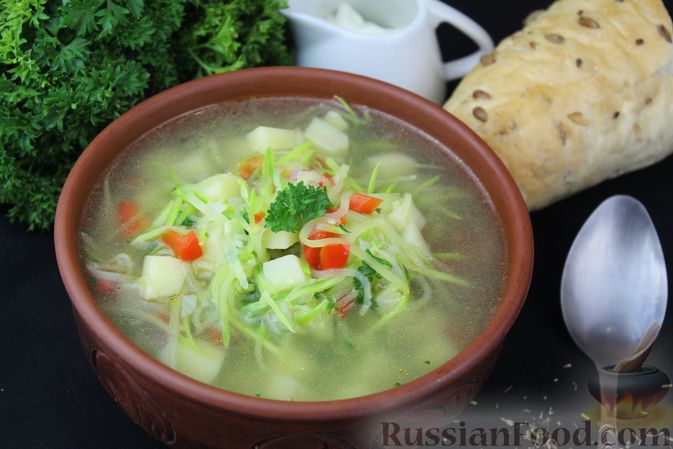 Фото к рецепту: Суп с кабачковой "лапшой", картофелем и сладким перцем