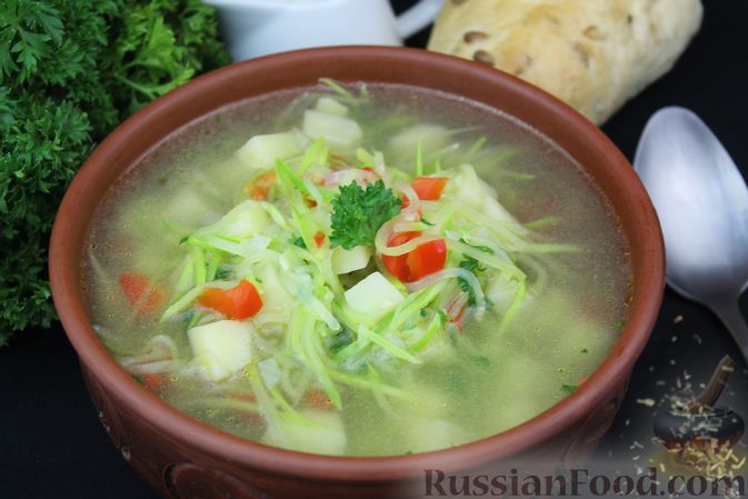 Фото приготовления рецепта: Суп с кабачковой "лапшой", картофелем и сладким перцем - шаг №12