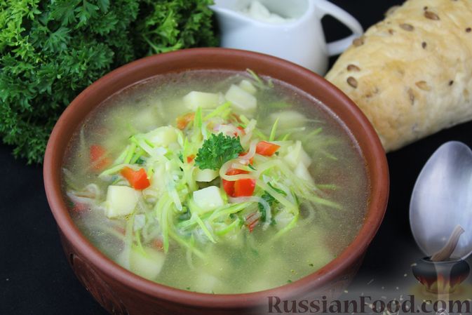 Фото приготовления рецепта: Суп с кабачковой "лапшой", картофелем и сладким перцем - шаг №13