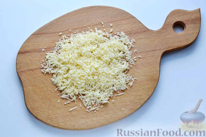 Фото приготовления рецепта: Патиссоны с сыром, жаренные в кляре - шаг №4