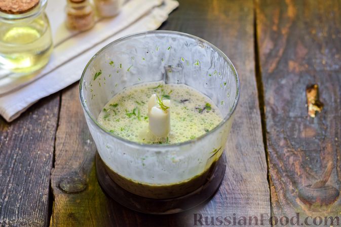 Фото приготовления рецепта: Холодный суп с баклажанами, простоквашей и йогуртом - шаг №4
