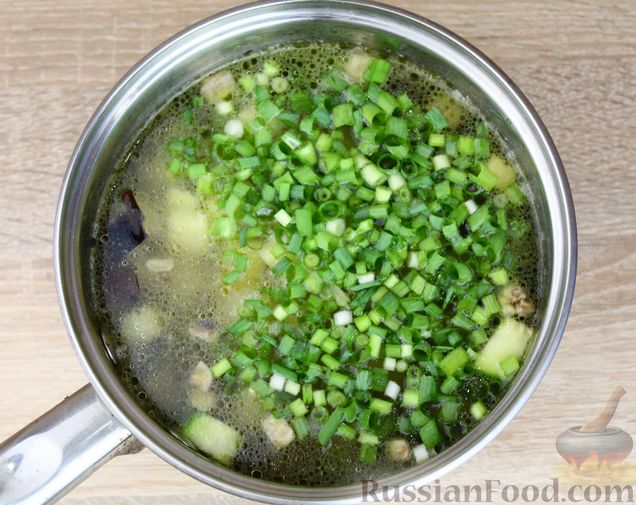 Фото приготовления рецепта: Суп с баклажанами, кабачками и грибами - шаг №7