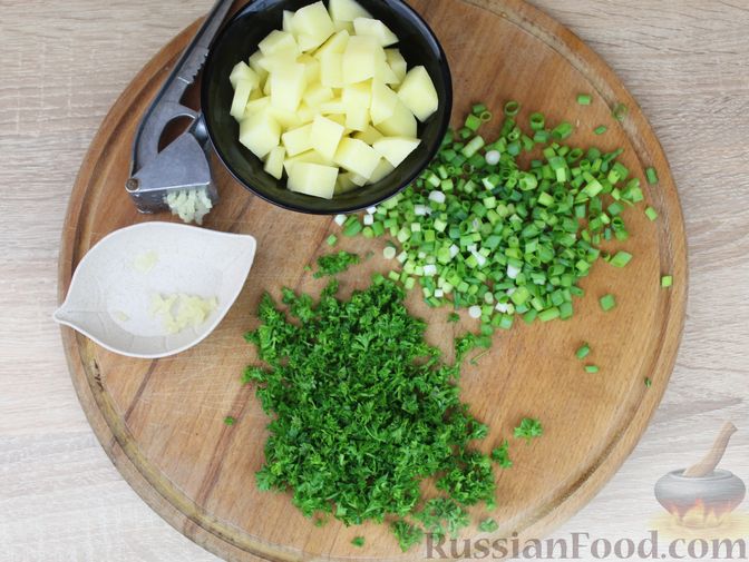 Фото приготовления рецепта: Суп с баклажанами, кабачками и грибами - шаг №5