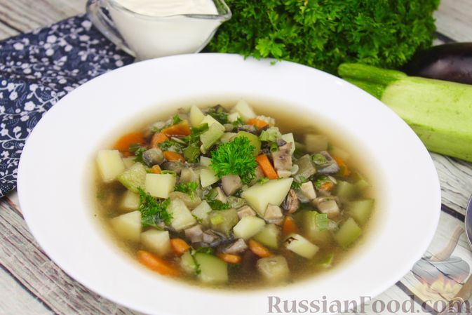 Фото приготовления рецепта: Суп с баклажанами, кабачками и грибами - шаг №9