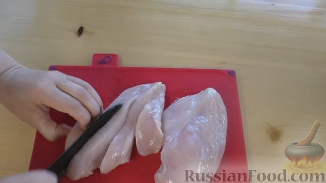 Фото приготовления рецепта: "Веер" из куриного филе с кабачками, помидорами и сыром (в духовке) - шаг №1