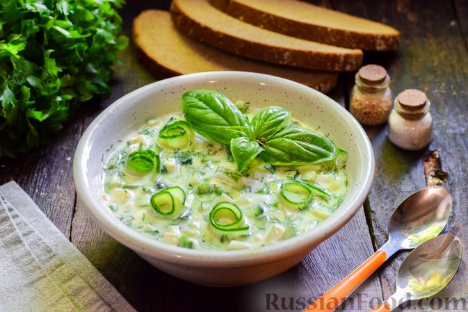 Фото к рецепту: Огуречный суп на ряженке с брынзой и фетой