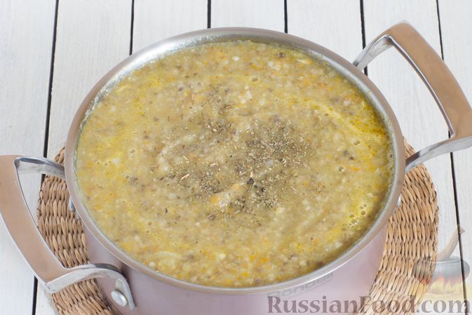 Фото приготовления рецепта: Овощной суп-пюре из патиссонов с шампиньонами - шаг №9