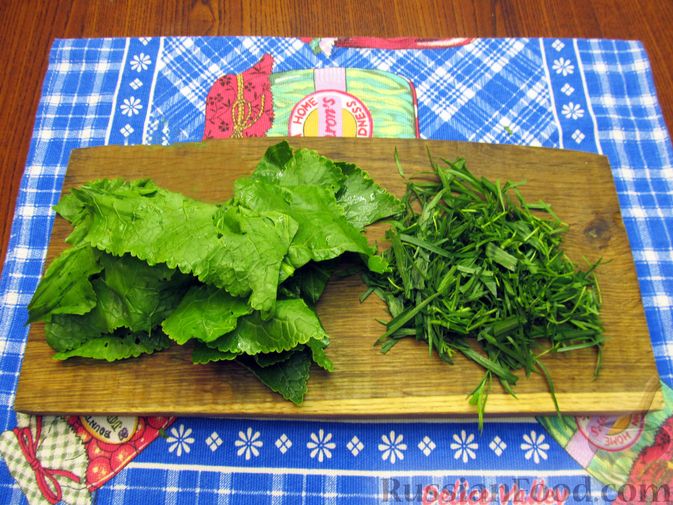 Фото приготовления рецепта: Малосольные огурцы с листьями хрена - шаг №5