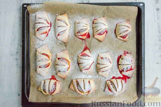 Фото приготовления рецепта: Творожное печенье со сливами - шаг №15
