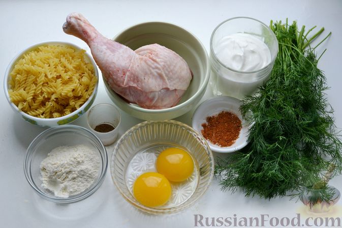 Фото приготовления рецепта: Куриный суп с макаронами, сметаной и яичными желтками - шаг №1