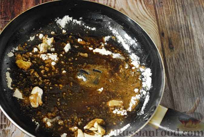 Фото приготовления рецепта: Куриное филе, тушенное с грибами и брокколи, в соевом соусе - шаг №8