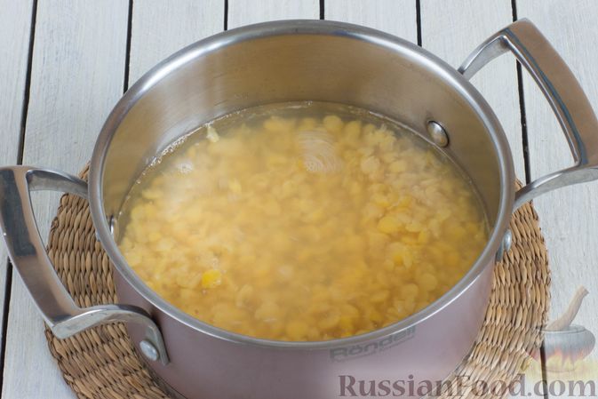 Фото приготовления рецепта: Гороховый суп с цветной капустой - шаг №4