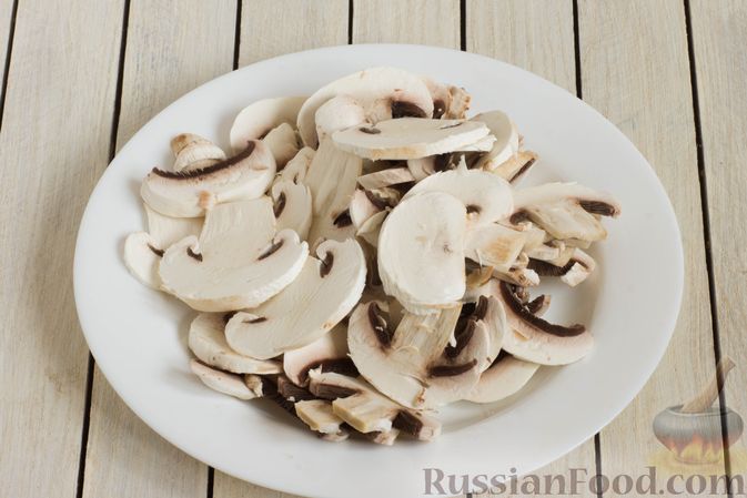 Фото приготовления рецепта: Щи "Монастырские" со свежей капустой и грибами - шаг №2