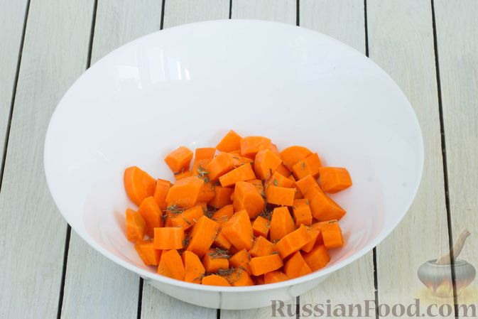 Фото приготовления рецепта: Морковь, запечённая в духовке с грецкими орехами и пряностями - шаг №3