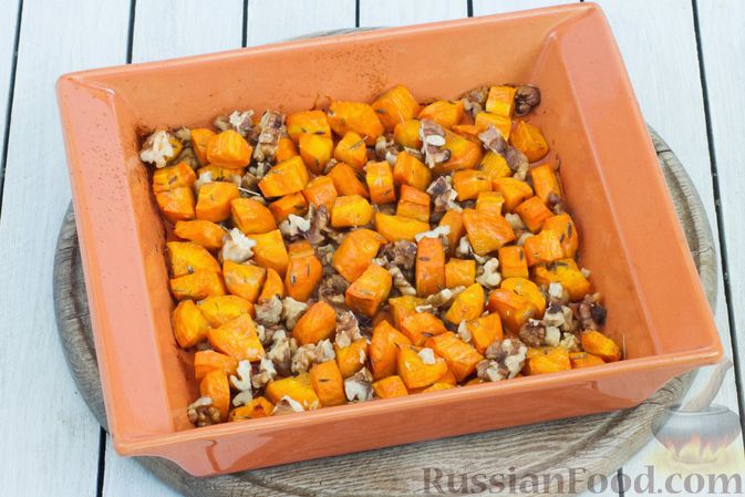 Фото приготовления рецепта: Морковь, запечённая в духовке с грецкими орехами и пряностями - шаг №8