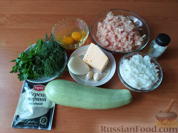Фото приготовления рецепта: Запеканка из кабачков с куриным фаршем и рисом - шаг №1