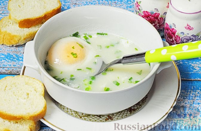 Фото к рецепту: Несладкий молочный суп  с яйцами и зеленью