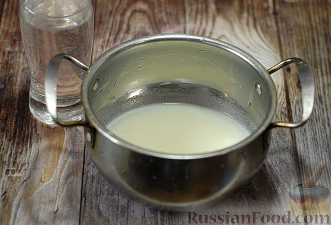 Фото приготовления рецепта: Несладкий молочный суп  с яйцами и зеленью - шаг №2