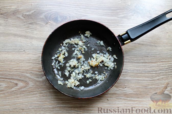 Фото приготовления рецепта: Картофель, запечённый с белыми грибами и сыром - шаг №3