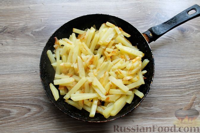 Фото приготовления рецепта: Картофель, запечённый с белыми грибами и сыром - шаг №2