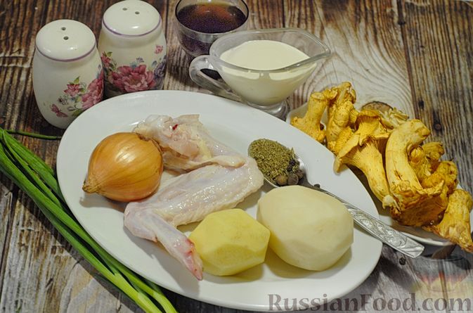 Фото приготовления рецепта: Суп с лисичками, сметаной и пивом - шаг №1