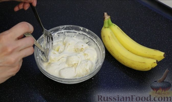Фото приготовления рецепта: Жареные бананы в кляре - шаг №7