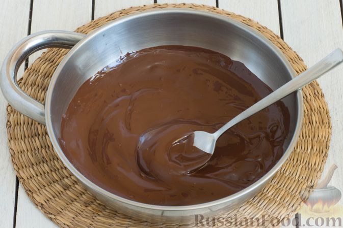 Фото приготовления рецепта: Арбуз в шоколаде, с миндалём - шаг №3